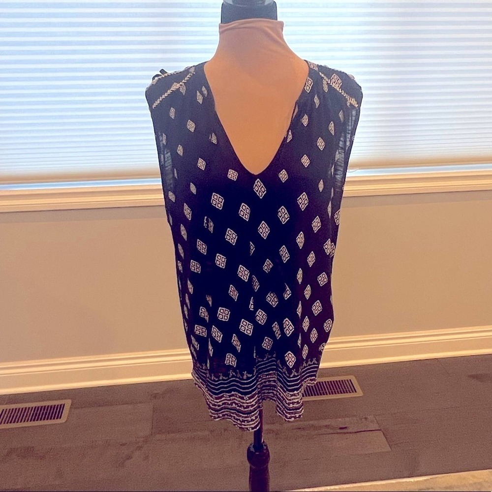Lucky Brand Diamond Print Sleeveless Top - Picture 2 of 9